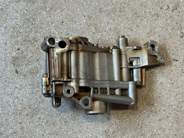 Pompe à huile BMW d'occasion OEM 7846388 M3 F80 image 4