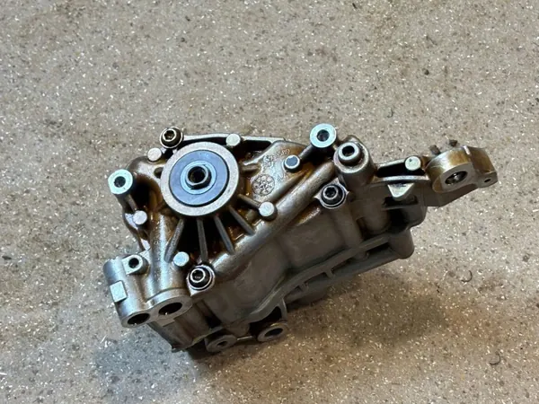 Pompe à huile BMW d'occasion OEM 7846388 M3 F80 image 6