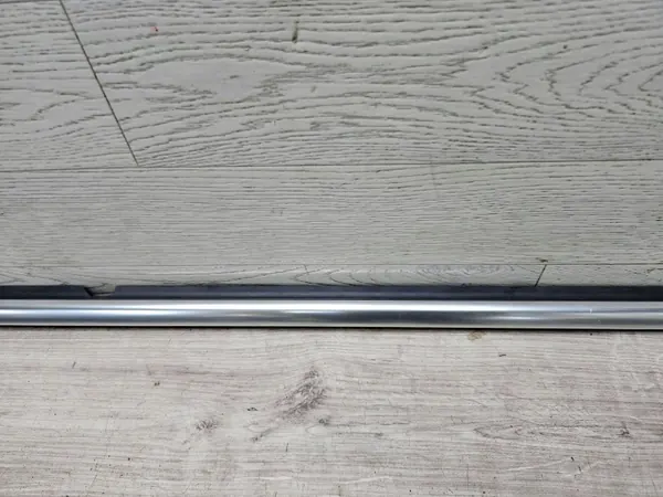 Junta ventana puerta trasera OEM 5N0839476D VW Tiguan image 3