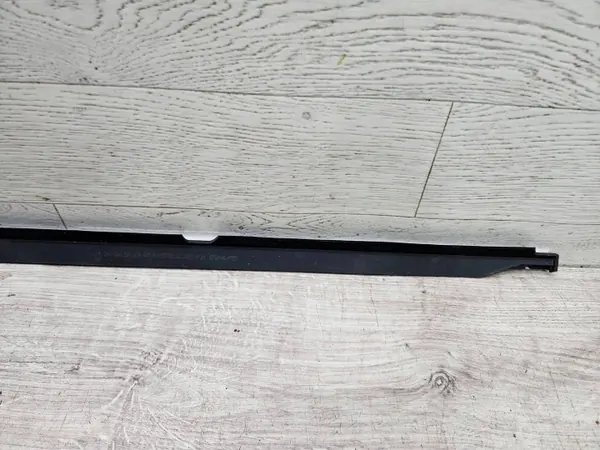 Junta ventana puerta trasera OEM 5N0839476D VW Tiguan image 7