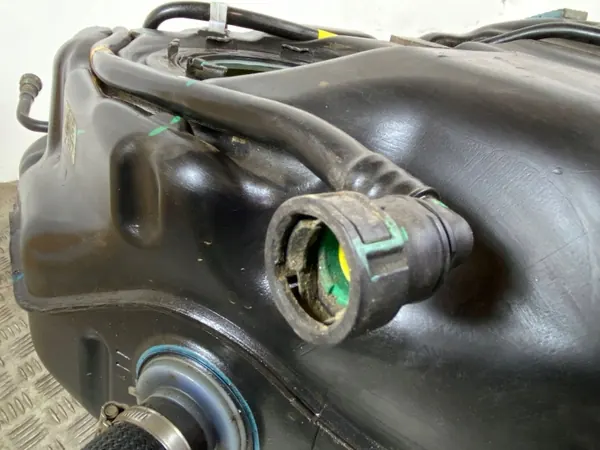 Hyundai Santa Fe Polttoainesäiliö OEM 31161S2250 image 8