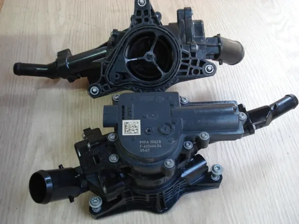 MAZDA 3 CX3 Carcasa de Termostato F-622666.04 image 5