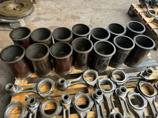 Manga de cilindro Cursor 10 Iveco Stralis E5 image 3