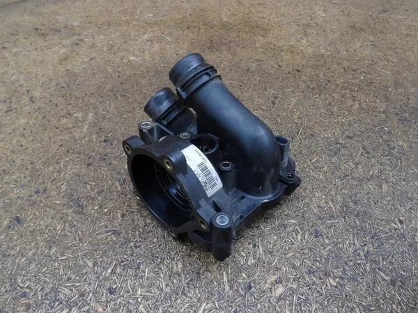 Vattenpump AUDI A5 8T A4 B8 2.0 TFSI 06J121026F image 2