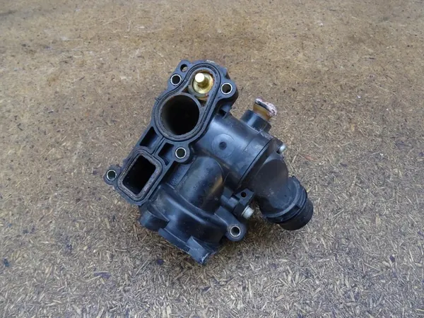 Vattenpump AUDI A5 8T A4 B8 2.0 TFSI 06J121026F image 3