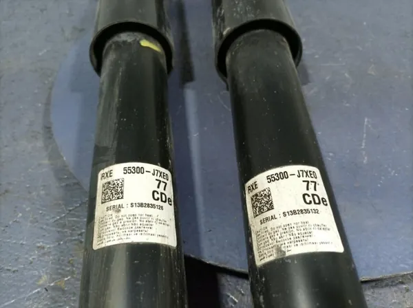 Kia Bakaxel Fjädring OEM 55300-J7XE0 - Begagnad image 4
