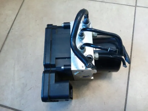 Pompe ABS OEM CV61-2C405-AH pour Ford Kuga MK2 image 4