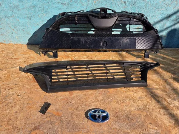 Grille Toyota Yaris IV OEM 53101-0DG60 - Occasion image 2