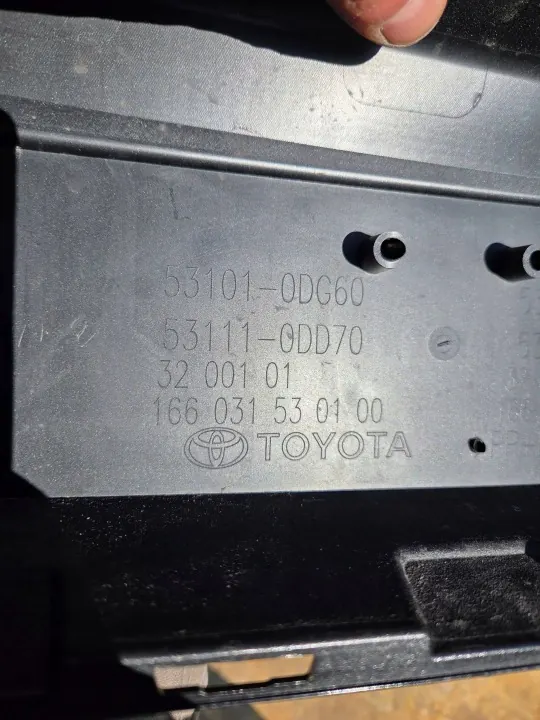 Grille Toyota Yaris IV OEM 53101-0DG60 - Occasion image 10
