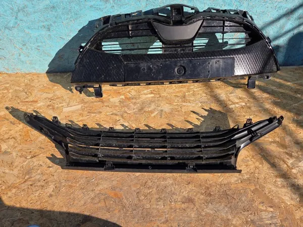 Grille Toyota Yaris IV OEM 53101-0DG60 - Occasion image 7