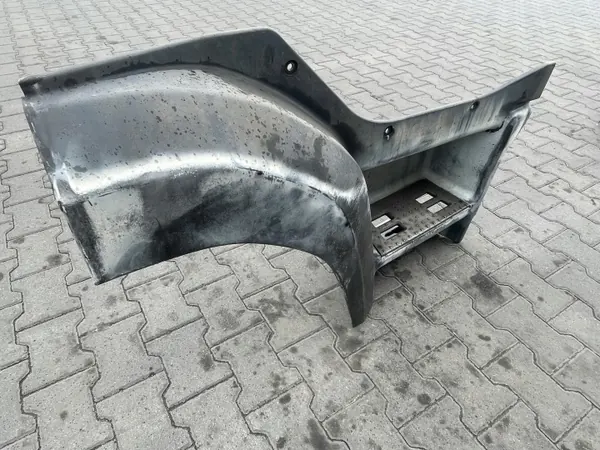 DAF CF75 2006-2013 Degrau Cabina Direito OEM 136381411 image 4