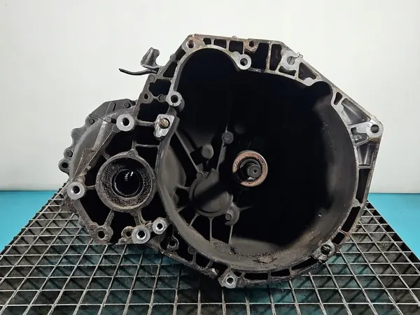 Manuaalivaihteisto 6B 79JA Suzuki SX4 I 06-09 1.9 DDIS image 2