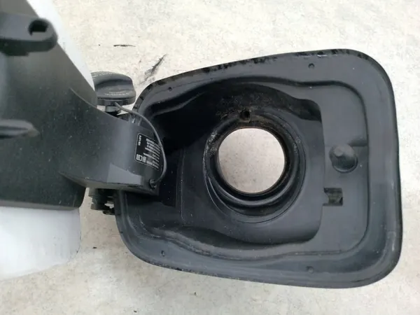 BMW X6 F16 Tankklappe OEM 7297009 - Gebraucht image 5