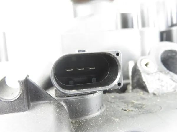 Roverin venttiilikansi OEM 81525835 75 2.0 CDT:lle image 3