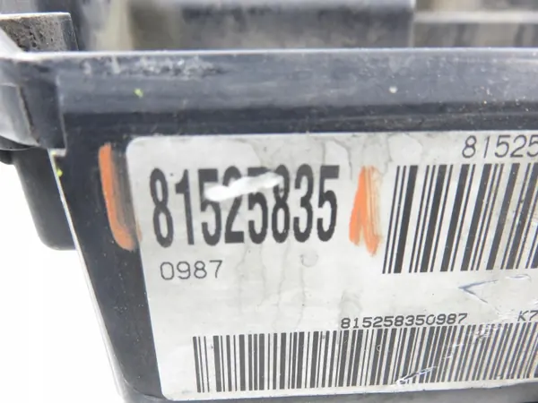 Roverin venttiilikansi OEM 81525835 75 2.0 CDT:lle image 8