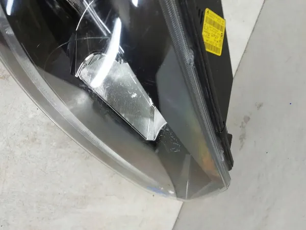 Farol dianteiro direito Skoda Yeti 5L image 4