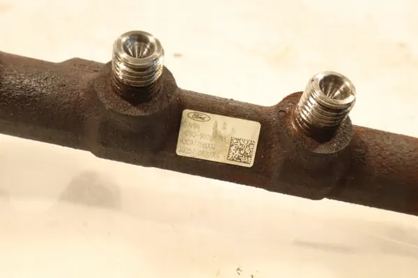 A2C97758000 Bränsleräl Ford Ranger - Begagnad image 6