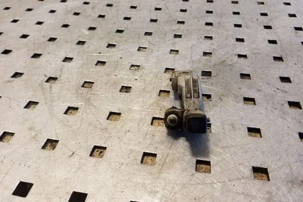 Kampiakselin sijaintianturi VW SCIROCCO 2.0L OEM 03C906433A image 4