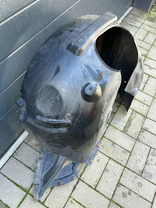 Audi A3 S3 16- oikea etulokasuoja image 2