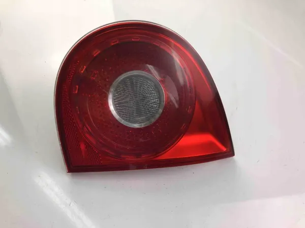 Vänster bakluckelampa VW Golf V 1.9L Diesel 2006 image 2