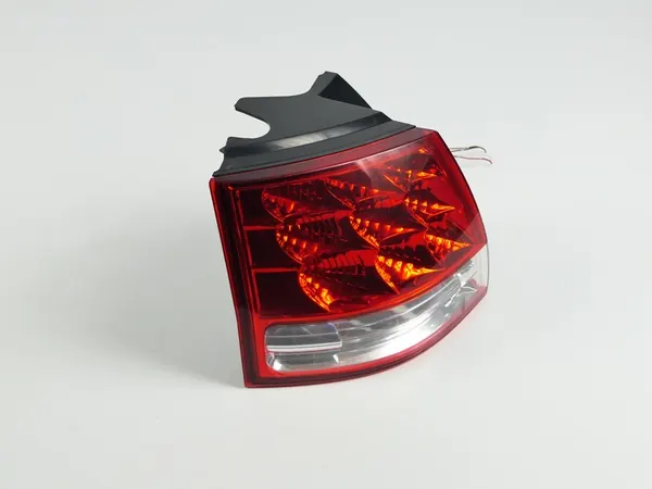 Luz trasera izquierda para Citroen C-Crosser 07-12 image 3