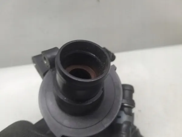 Termostatkåpa W205 C220 2.2 CDI A6512001515 image 10