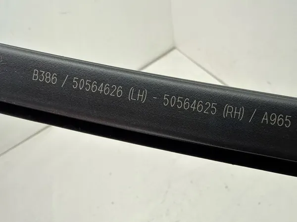 Dodge Hornet takaoven lasitiiviste OEM 68607092AA image 6