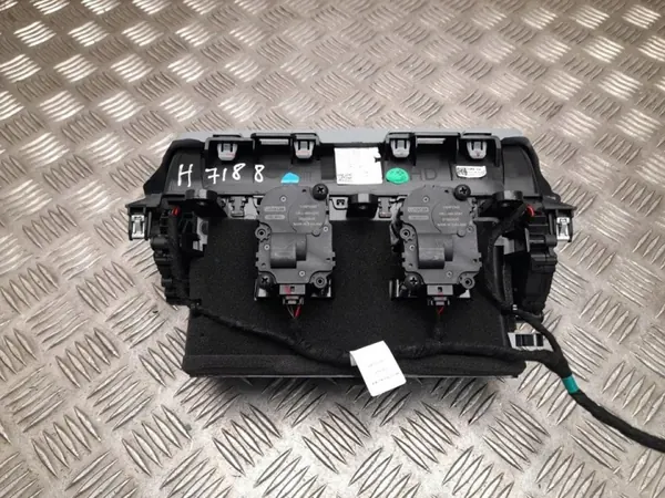 Bocal de ar Polestar 4 OEM 80012775 Usado image 6
