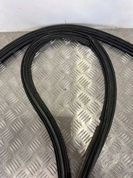 Junta de maletero SsangYong Rexton OEM FOB26803 - Usado image 8