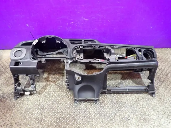 Tableau de bord Toyota Yaris III OEM Zawada-348395- Occasion image 2