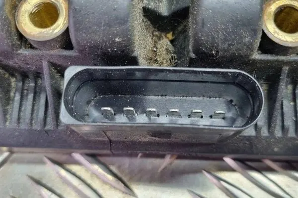 Tändspole VW CADDY III FURGON OEM 06A905097A image 2