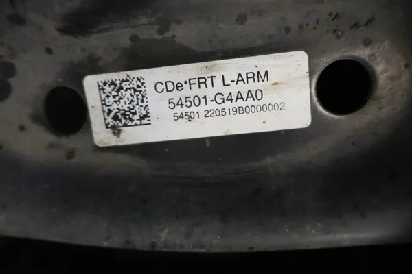 Vorderer Aufhängungsarm OEM SANKI62401G4AA0 - Gebraucht image 7
