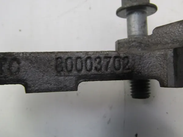 OEM 80003702 Soporte de pinza de freno trasero Volvo EX30 image 4