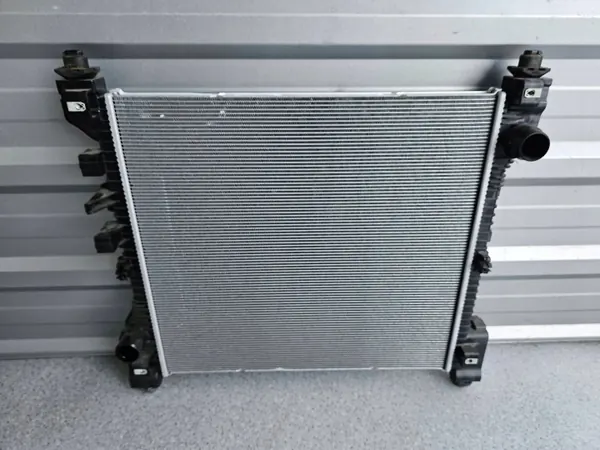 Jeep Grand Cherokee WL Vattenkylare OEM 68578699AA image 3
