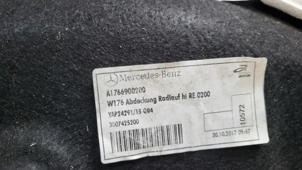 Mercedes A-Klasse W176 Radlauf Hinten Rechts OEM A1766900200 image 4