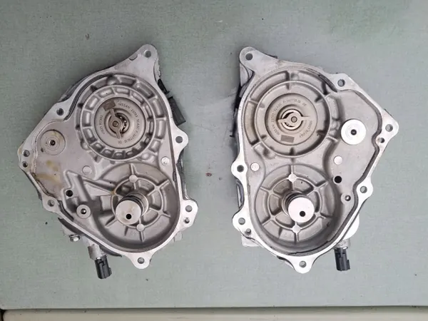Couvercle Moteur OEM OBUDOWA GŁOWICY INFINITI 3.0 image 3