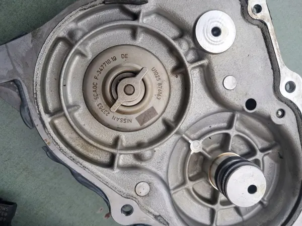 Couvercle Moteur OEM OBUDOWA GŁOWICY INFINITI 3.0 image 4