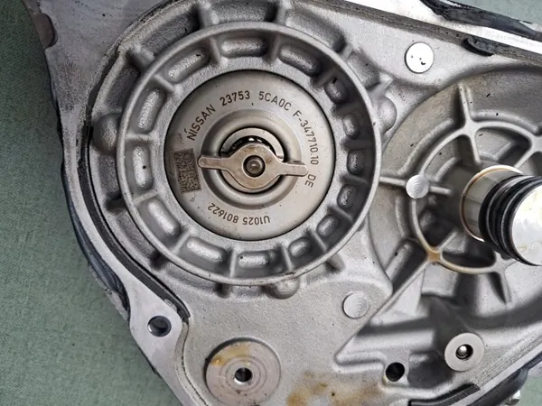 Couvercle Moteur OEM OBUDOWA GŁOWICY INFINITI 3.0 image 5