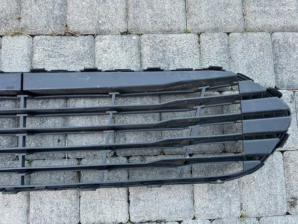 FORD TRANSIT COURIER GRILL JT76-17B968-AB image 10