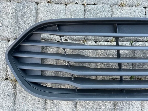 FORD TRANSIT COURIER GRILL JT76-17B968-AB image 2