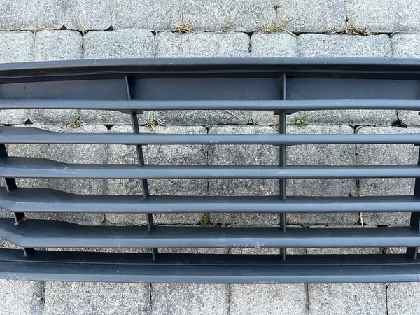 FORD TRANSIT COURIER GRILL JT76-17B968-AB image 3