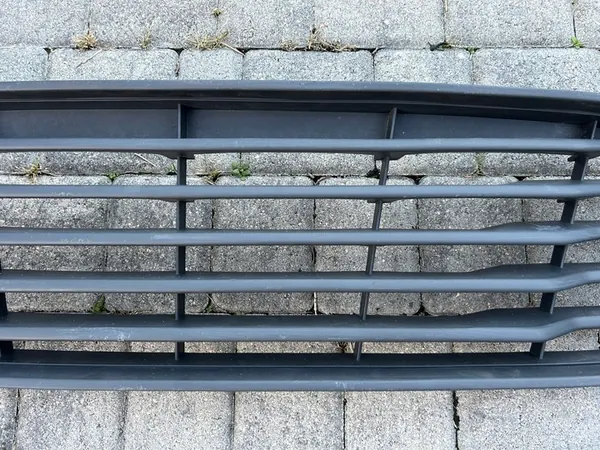 FORD TRANSIT COURIER GRILL JT76-17B968-AB image 4