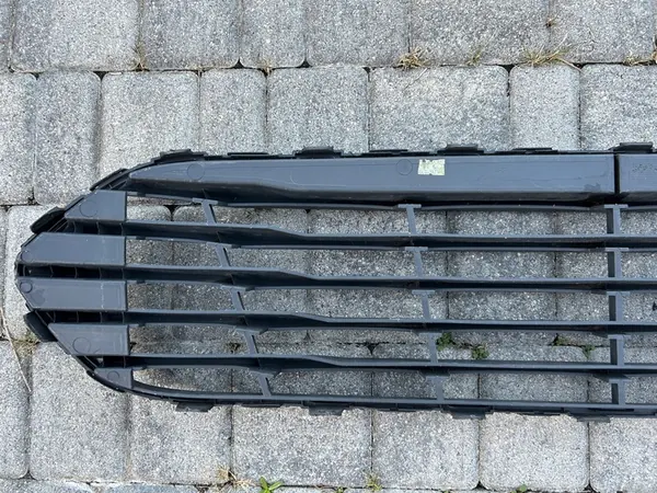 FORD TRANSIT COURIER GRILL JT76-17B968-AB image 9