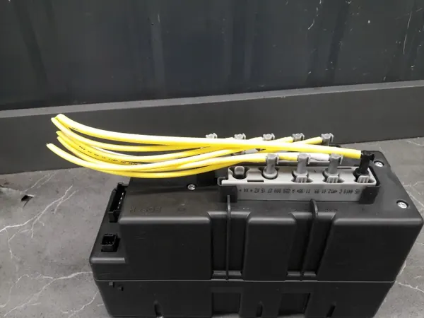 Mercedes W220 central låspump OEM 2208000248 image 4