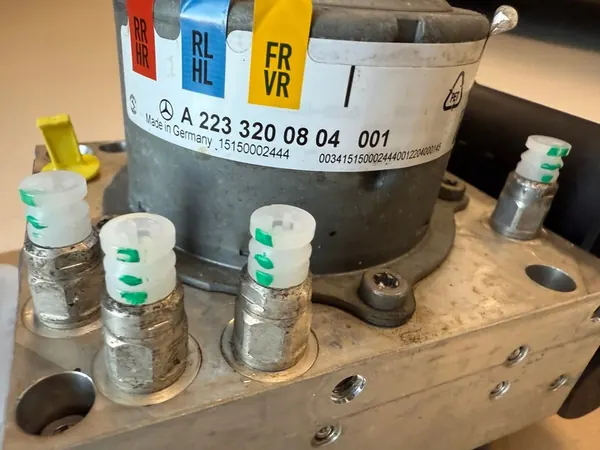 Compresseur Airmatic Mercedes Classe S 223 OEM a2233200804 image 6