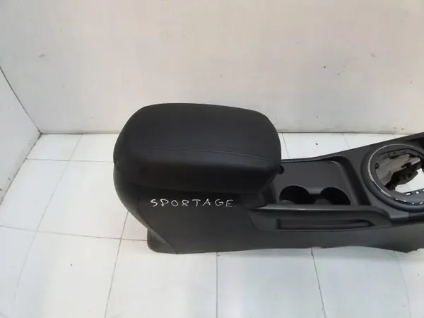 Kia Sportage III middenconsole armsteun SSP13221 image 5