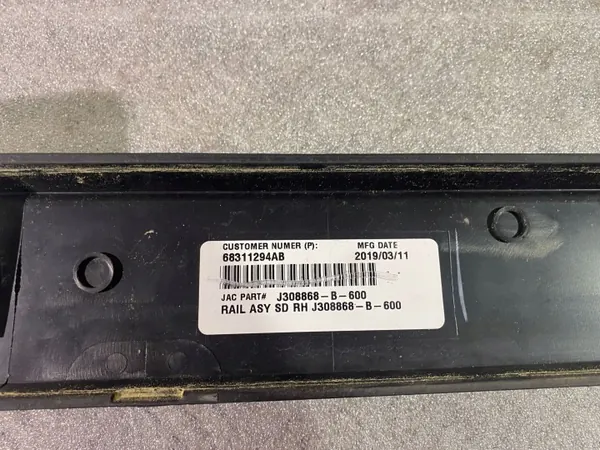 Jeep Grand Cherokee 2019 Dakdragers OEM 68274550AB image 3