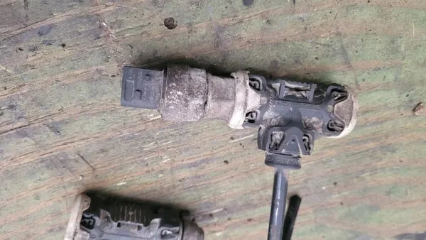 Sensor nível suspensão ar Scania OE 1889798 image 2