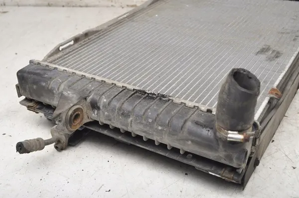 VOLVO 850 2.4 Radiador de agua y AC 3522115 image 2