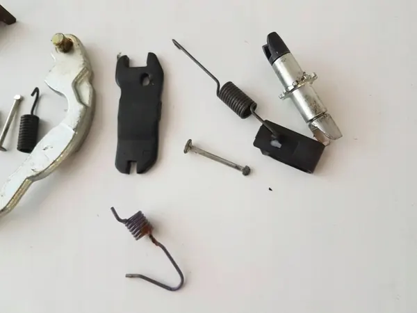 Achterremblokken Nissan Juke I F15 2013 44201CY001 image 4